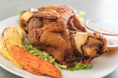 Gevrek domuz knuckle veya Alman domuz Hocks