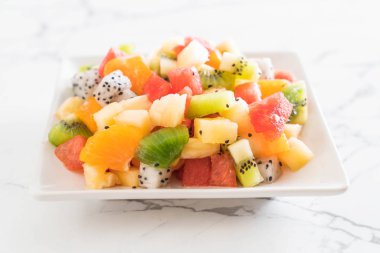 dilimlenmiş meyve karışımı 