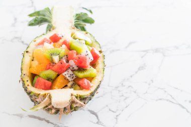 dilimlenmiş meyve karışımı 