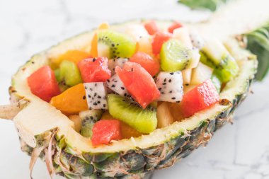 dilimlenmiş meyve karışımı 