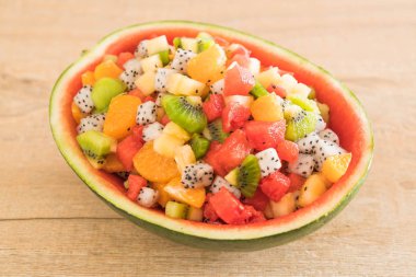 dilimlenmiş meyve karışımı 