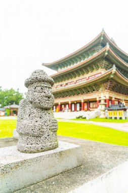 Jeju Adası Yakcheonsa tapınağında DOL Harubang