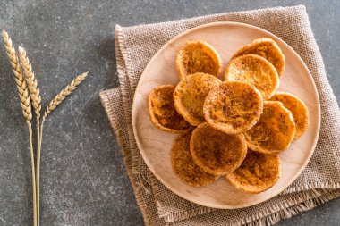 kurutulmuş rendelenmiş domuz etinin pirinç kraker