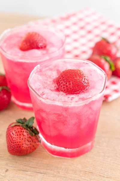 Batido de fresa fresca —  Fotos de Stock