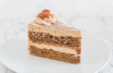 kahve pasta plaka üzerinde