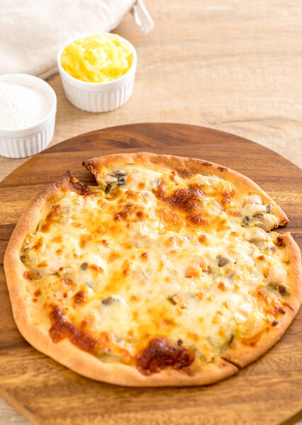 creamy mushroom pizza