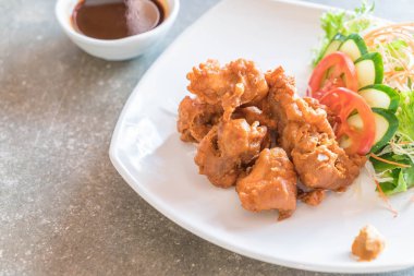 kızarmış piliç tonkatsu sos ile