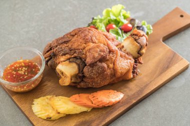 Gevrek domuz knuckle veya Alman domuz Hocks