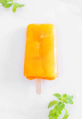 Turuncu ev yapımı dondurma