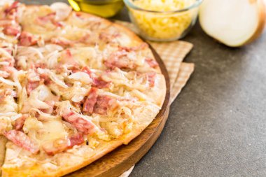 Tarte flambe pizza 