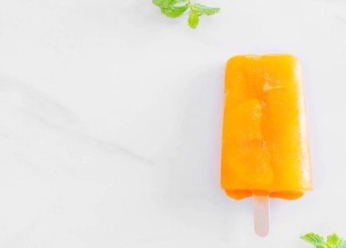 Turuncu ev yapımı dondurma