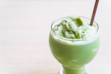 yeşil çay (muzlu süt)