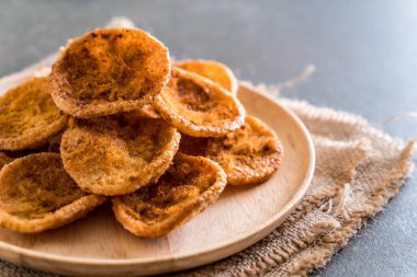 kurutulmuş rendelenmiş domuz etinin pirinç kraker