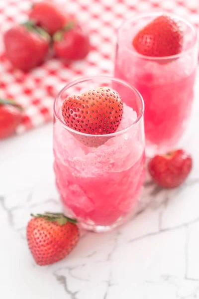 Smoothie de morango fresco — Fotografia de Stock