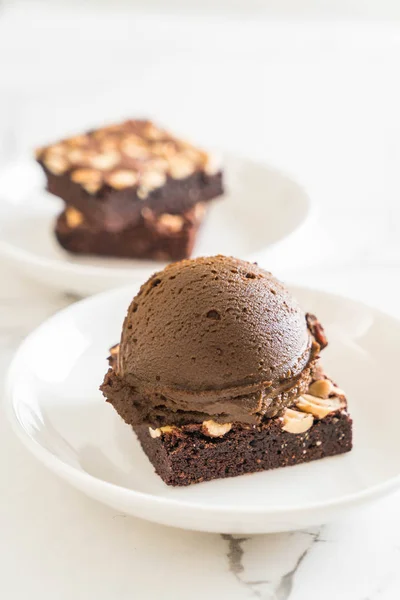 Chocolate brownies with chocolate ice cream — Stock Photo, Image