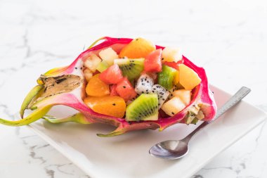 dilimlenmiş meyve karışımı 