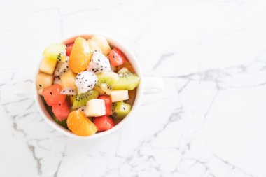 dilimlenmiş meyve karışımı 