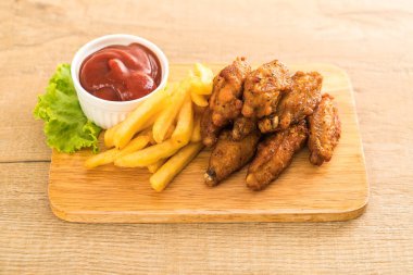 Kızarmış tavuk kanadı.