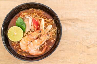 Karidesli baharatlı hazır şehriye çorbası.