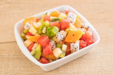 dilimlenmiş meyve karışımı 