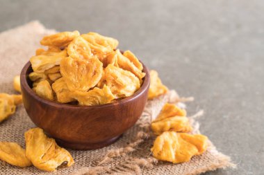 kurutulmuş ananas gevrek cipsi