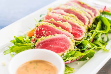 Ham ton balıklı salata