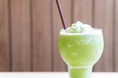 yeşil çay (muzlu süt)