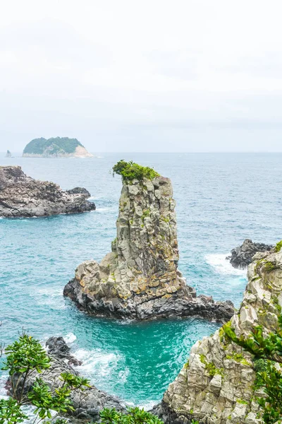 Jeju-do Oedolgae Rock (słynny pomnik przyrody) w Jeju Island, — Zdjęcie stockowe