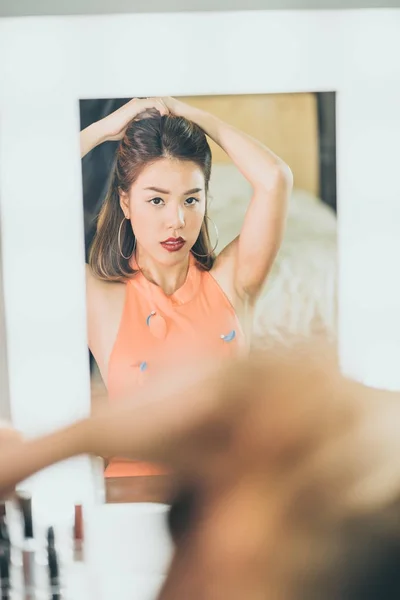 Young Beautiful Asian Woman making make-up near mirror — Stock Photo, Image