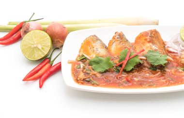 domates soslu baharatlı uskumru salatası