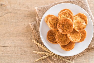 kurutulmuş rendelenmiş domuz etinin pirinç kraker