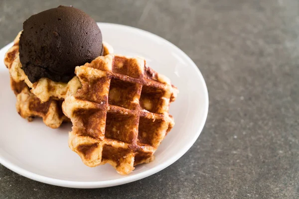 Waffle with chocolate ice cream — Stock Photo, Image