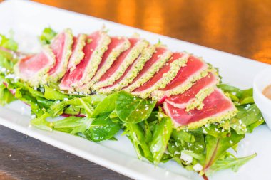 Ham ton balıklı salata