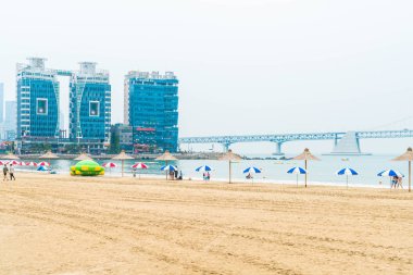Busan, Güney Kore - 11 Temmuz: Gwangan Plajı popüler b