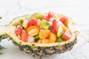 dilimlenmiş meyve karışımı 