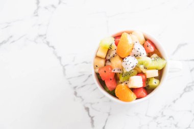 dilimlenmiş meyve karışımı 