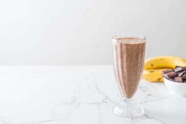 Çikolatalı muzlu milkshake