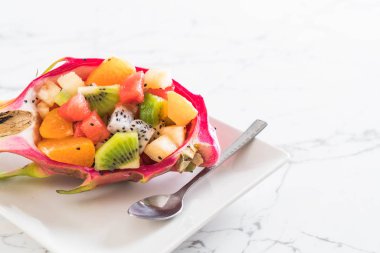 dilimlenmiş meyve karışımı 