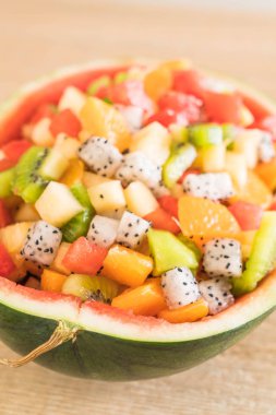 dilimlenmiş meyve karışımı 