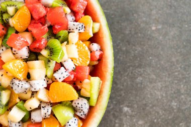 dilimlenmiş meyve karışımı 