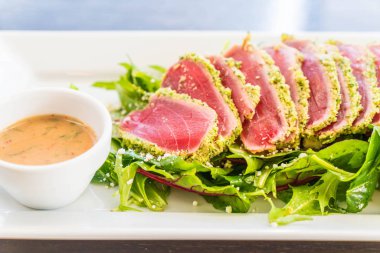 Ham ton balıklı salata