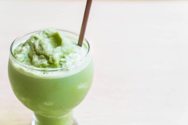 yeşil çay (muzlu süt)