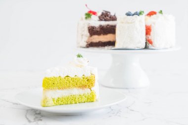 Pandalar pasta plaka üzerinde