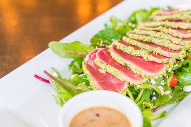 Ham ton balıklı salata