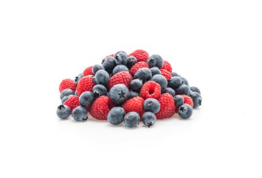 taze yaban mersini ve rasberry beyaz