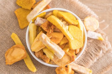 meyve yongaları karıştırın