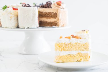 Macadamia pasta plaka üzerinde