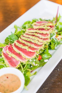 Ham ton balıklı salata