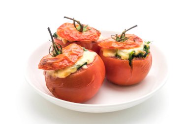  pişmiş domates peynir ve ıspanak doldurulmuş 