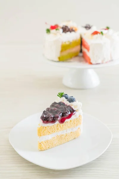 Pastel de arándanos en el plato — Foto de Stock